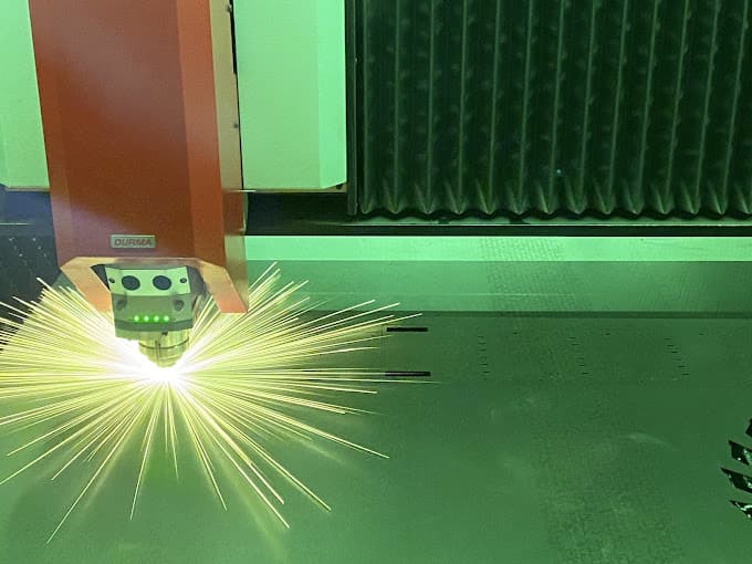 Tête de découpe laser MST — atelier métallerie